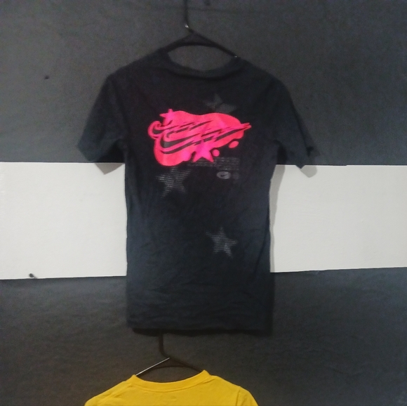 Bundle of Nike Boy Logo Graphic Tees - Picture 13 of 15